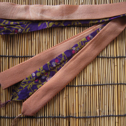 ◇◇正絹・古布 綸子紋意匠渋杏色暈しと紋綸子紫に小花・リメイク