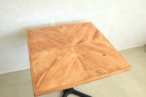 ネイティブデザインテーブル　W700×D700  ダイニングテーブル　カフェテーブル　アイアン脚　店舗什器 3枚目の画像