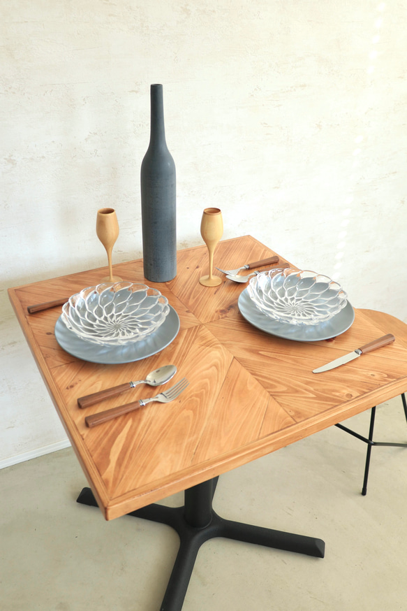 ネイティブデザインテーブル　W700×D700  ダイニングテーブル　カフェテーブル　アイアン脚　店舗什器 8枚目の画像