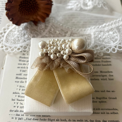 オーガンジー刺繍 パールリボンブローチ ブローチ SARRY.. 通販 オーガンジー刺繍 パールリボンブローチ ブローチ SARRY.. 通販