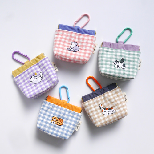 ハチワレストロベリードット 刺繍ポーチ＆ハンカチ （FEILER