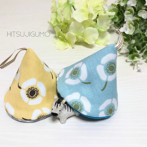 三角鍋つかみ＊花柄水色＆黄色＊キッチンに置くだけで可愛い その他