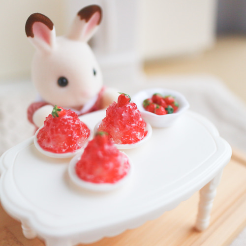 いちごかき氷 シロップの氷 耳飾り 単品 1/12 シルバニアファミリー