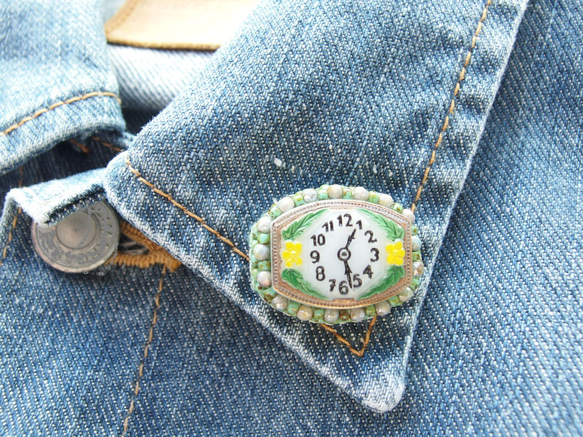 時計　レアボタン　グリーンターコイズピカソ　チェコガラスボタンのピンブローチ　一点限り 8枚目の画像