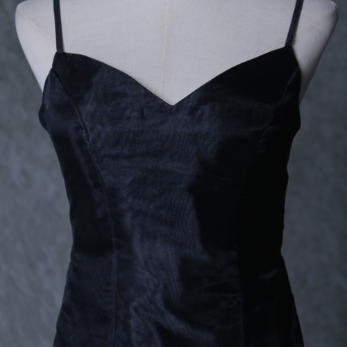 パーティードレス キャミソール ブラック 上質オーガンジー 床付く 前  