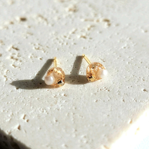 4月誕生石】水晶＊プチピアス ピアス（スタッド・一粒） Sugata 通販 