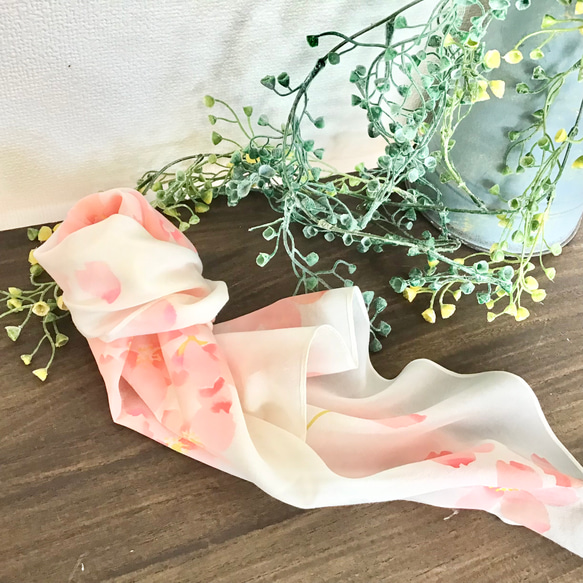 桜の型染プチスカーフ　綿絹混 3枚目の画像