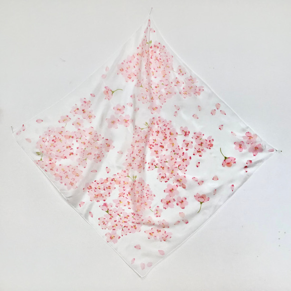 桜の型染大判スカーフ 7枚目の画像