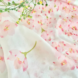 桜の型染大判スカーフ 4枚目の画像