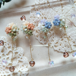 揺れるハートと刺繍糸の花束No.2/イヤリング・ピアス/レース編み/ガラスビーズ パステルブルー 水色 7枚目の画像