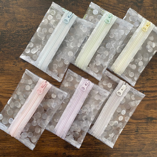 ファスナー付きポケットティッシュケース【パールカラー×水玉柄】PVC