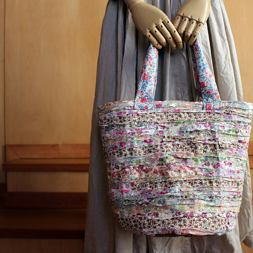 ○3/15一杯セール○ SAYOCAFEリバティの裂き編み風パッチワークバッグ