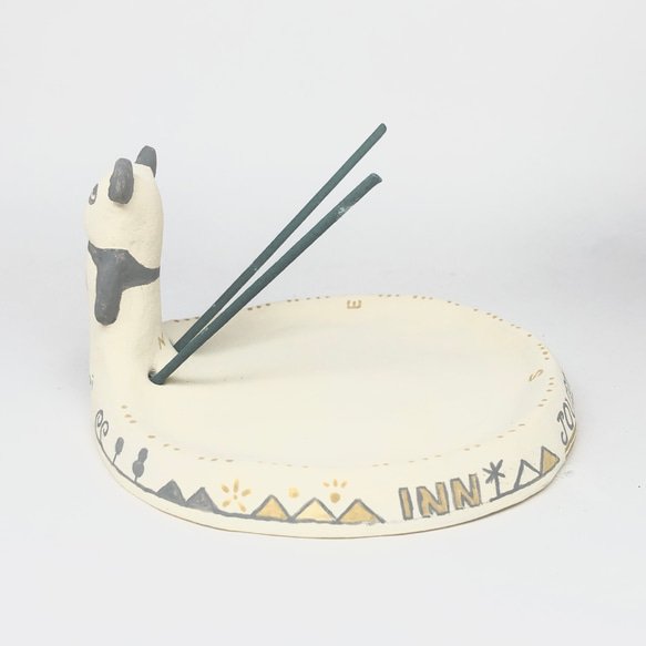 石粉粘土 「たびパンダのお香立て」 "Journey panda incense stand" 2枚目の画像