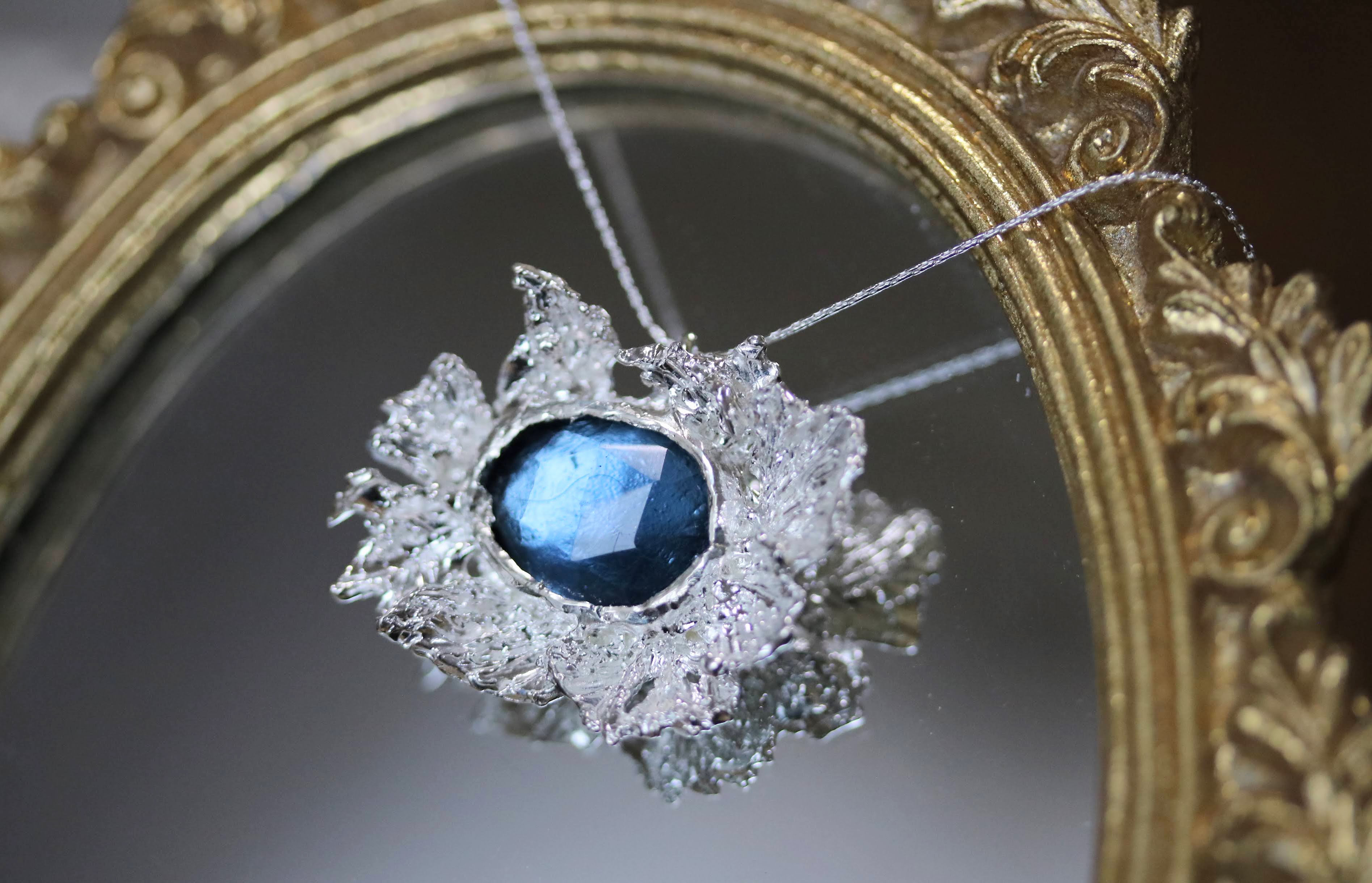 フローズンストームペンダントネックレス