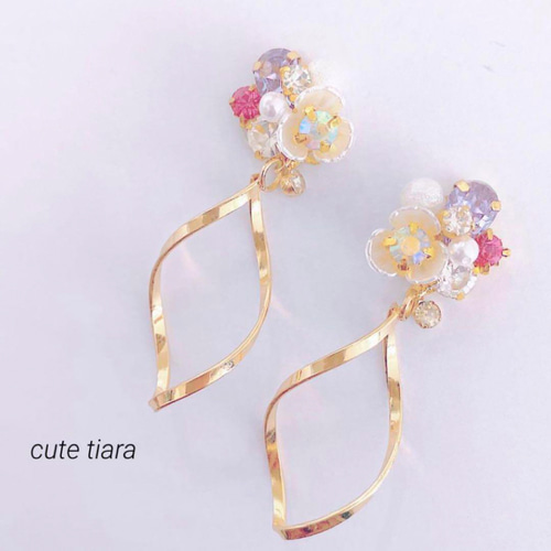 大人可愛い❤️プリンセス×ひねりチャームピアス イヤリング ピアス 