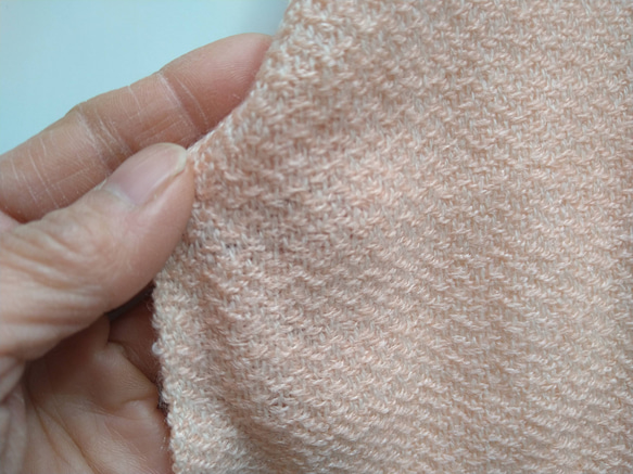 シルクウール×カシミヤ　光沢のあるマフラーストール　プチ大判　手織り　 桜色 5枚目の画像