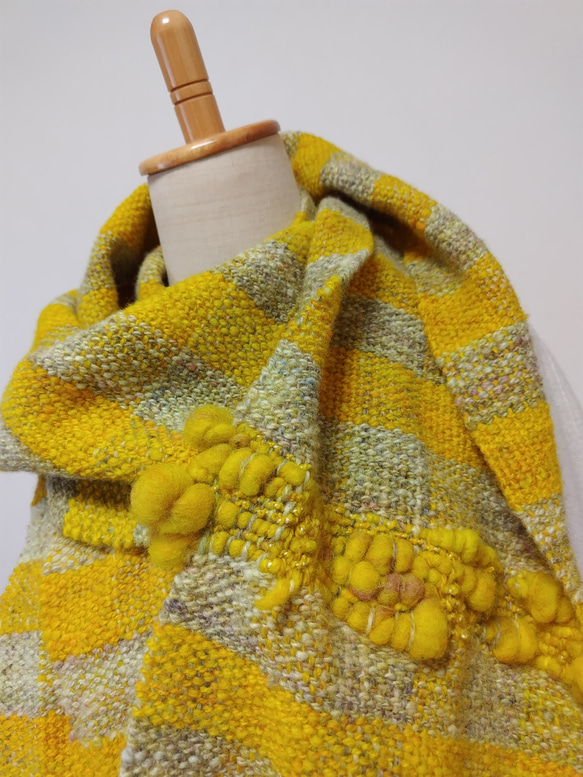手紡ぎ手織りのマフラー　幸福を呼ぶミモザのようなイエロー 5枚目の画像