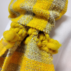 手紡ぎ手織りのマフラー　幸福を呼ぶミモザのようなイエロー 6枚目の画像