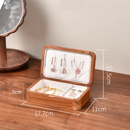 すっきり収納でき アクセサリーケース 持ち運びにぴったりなサイズ