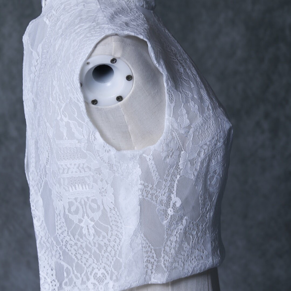 ボレロ  ノースリーブ　ハイネック くるみボタン  花嫁/ウェディングドレス 魅惑の花レース 6枚目の画像