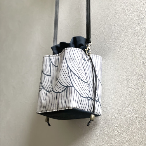 【1548】あおりポケットの巾着バッグ＊ミナペルホネン あおりポケットの巾着バッグ＊mina perhonen【1318】 あおり