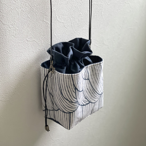 ⚮̈ミナペルホネン sulka white ネリオバッグ スルカ あおり巾着