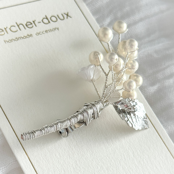 精選：珍珠枝形胸針/腕花 - 白色珍珠與白色花朵 | 儀式 | 入場儀式 | 畢業典禮 | 婚禮 [補貨] 第2張的照片