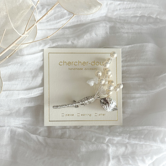 精選：珍珠枝形胸針/腕花 - 白色珍珠與白色花朵 | 儀式 | 入場儀式 | 畢業典禮 | 婚禮 [補貨] 第5張的照片