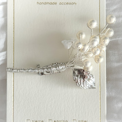 精選：珍珠枝形胸針/腕花 - 白色珍珠與白色花朵 | 儀式 | 入場儀式 | 畢業典禮 | 婚禮 [補貨] 第4張的照片