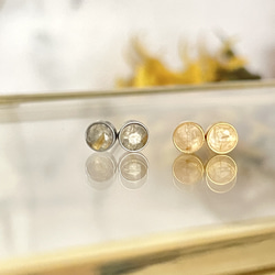 小さなルチルクォーツ ヘゼルピアス  サージカルステンレス　　アレルギー対応　選べるカラー gold or silver 2枚目の画像