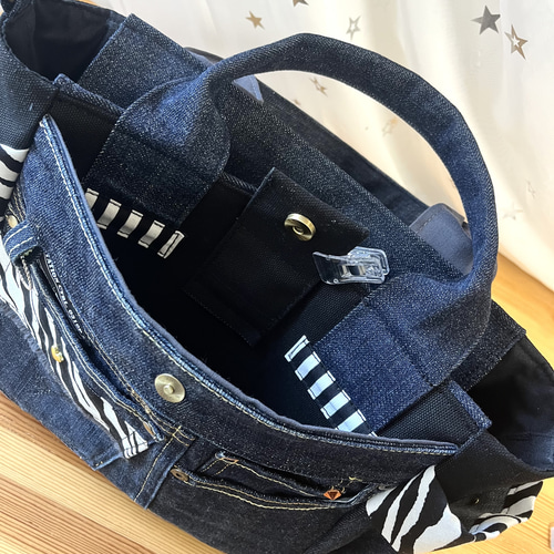 送料込みデニムリメイクバッグ（ L）No.454☆トートバッグ