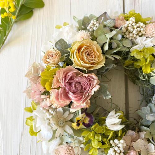 ベージュラナンとローズたちの春色リース リース Rosa Cherry 通販  