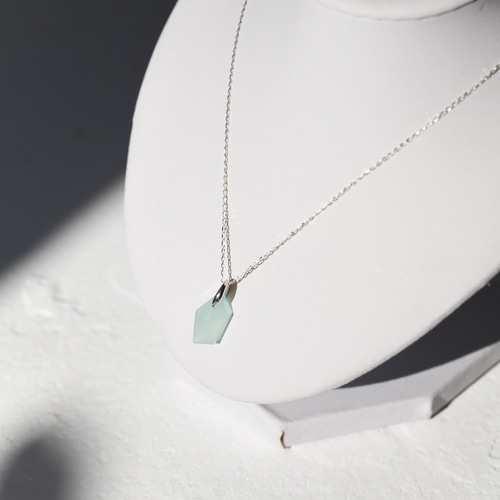 【はくとん( 'ω')ŧ‹\"ŧ‹\"】 アイスブルーカルセドニーネックレス clc-t02-01.jpg