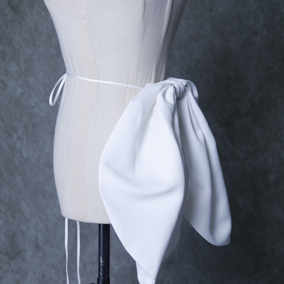 ふっくら柔らかなバックリボン  オフホワイト マット生地  花嫁/ウェディングドレス   可愛い 2枚目の画像