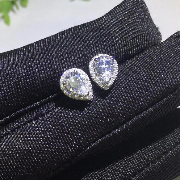newデザイン】ペアシェイプ モアサナイト ダイヤ ピアス K18WG ピアス 
