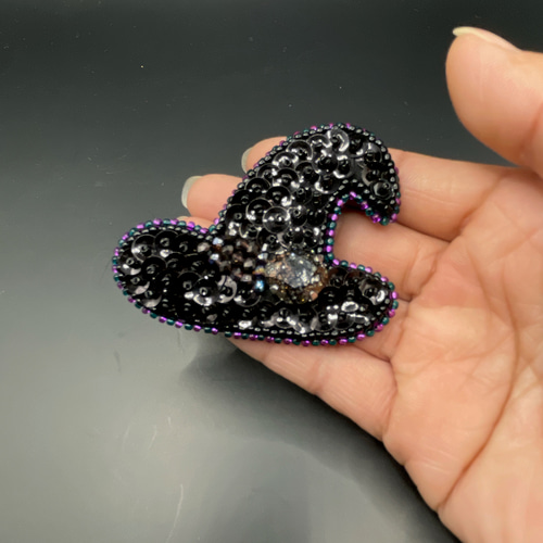 ★新品・タグ付き★FABIANA FILIPPI　ウールハット　ビーズ刺繍　黒 魔女の帽子 ビーズ刺繍ブローチ ブローチ blooAby 通販 17136049