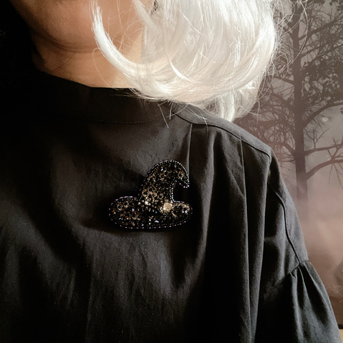 魔女の帽子 ビーズ刺繍ブローチ ブローチ blooAby 通販 17136049