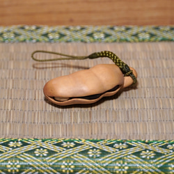 木彫刻 根付「草履に蛙」 黄楊 木彫り カエル キーホルダー ストラップ