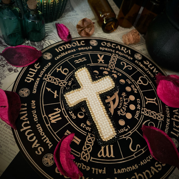 十字架～太陽～ ビーズ刺繍ブローチ ブローチ blooAby 通販 17136217