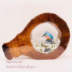一つ限りの流木アート 水辺のカワセミ ジオラマ 流木 フィギュア 置物 動物 鳥 インテリア レジン 水辺 N19 1枚目の画像