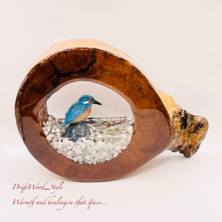 一つ限りの流木アート 水辺のカワセミ ジオラマ 流木 フィギュア 置物 動物 鳥 インテリア レジン 水辺 N19 6枚目の画像