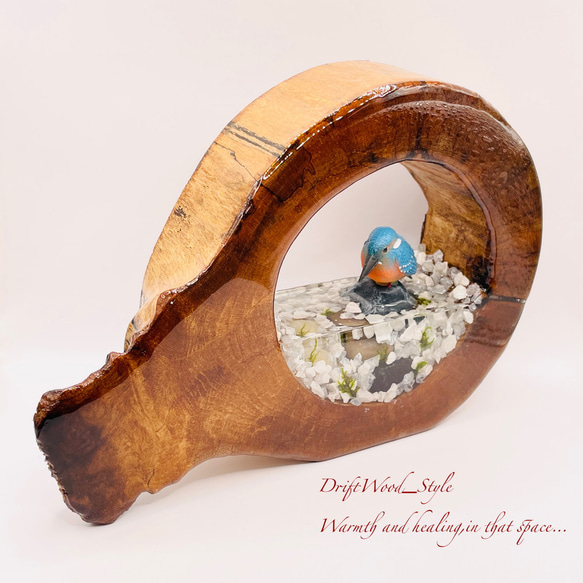 一つ限りの流木アート 水辺のカワセミ ジオラマ 流木 フィギュア 置物 動物 鳥 インテリア レジン 水辺 N19 4枚目の画像