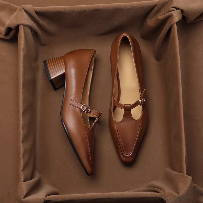 たたずまいのいい本革できちんと感も歩きやすさも◎。Tストラップシューズ 天然皮革 つっかけリゾート 大人 かわいい