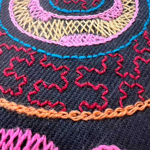 南米ペルーアマゾン シピボ族のハンドメイド刺繍マット スネーク