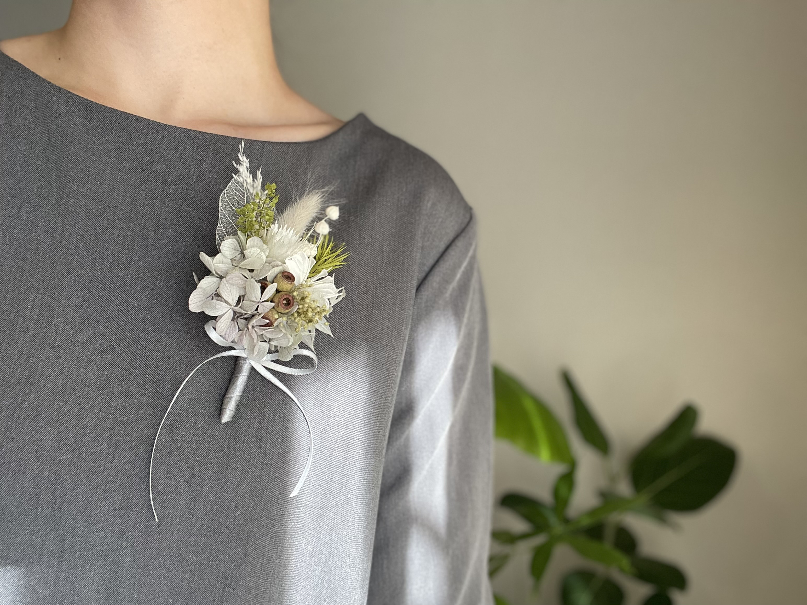 ドライフラワーフォルモーサの緋色いコサージュ　入学式　卒業式