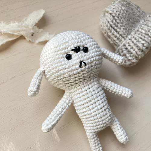 あみぐるみ・編みぐるみ】白のいぬ②（マンスリーフォト、ニューボーン