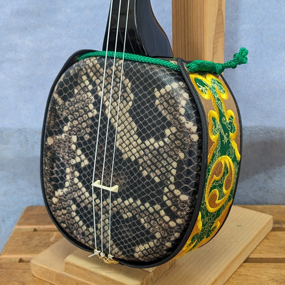 【Ｅ】沖縄三線 人工皮〈ヘビ柄プリント・宮古島〉 *´꒳`*