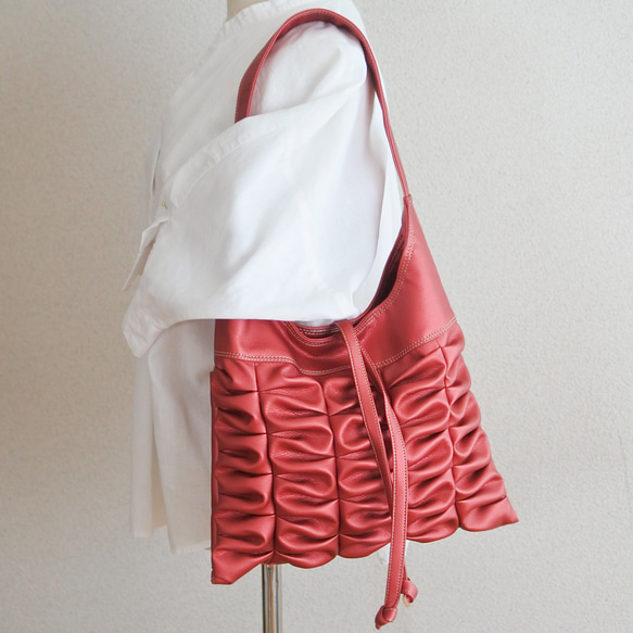 ひらひらショルダーバッグ合皮メタリックピンク 1枚目の画像