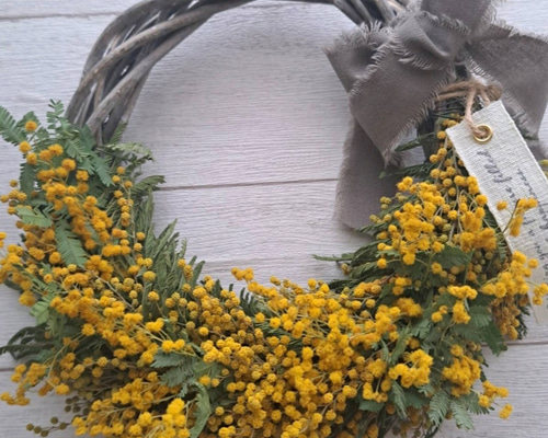ミモザと春色小花のリース☆ミモザのハーフリース☆ドライフラワーリース 春を告げるmimosa。ミモザリース。ハーフリース。ドライフラワー