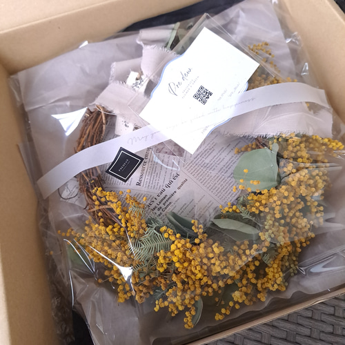 感謝価格！ミモザとバラの春まちハーフリース　ミランドールミモザ　カリステモン 感謝価格！ミモザとバラの春まちハーフリース ミランドール